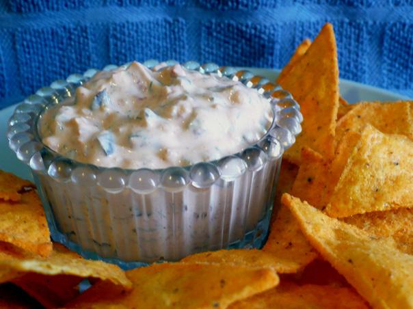 Creamy Garlic Salsa Dip. Photo by twissis
