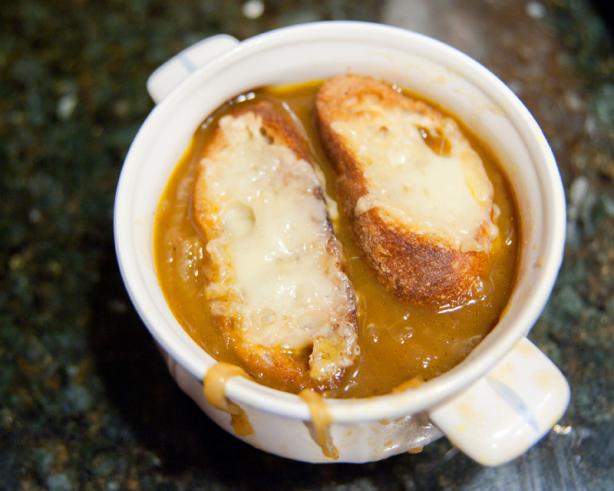 Onion Soup Les Halles - Vegetarian. Photo by hlkljgk