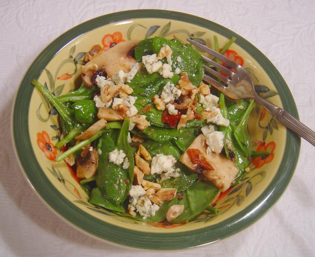 Spinach, Portabella, Bacon & Blue Cheese in Walnut Dressing. Photo by Sue Lau