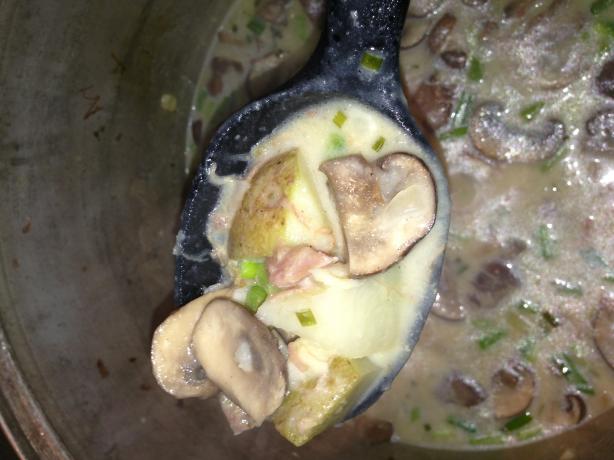 Cheesy Creamy Ham and Potato Soup. Photo by MyssBliss