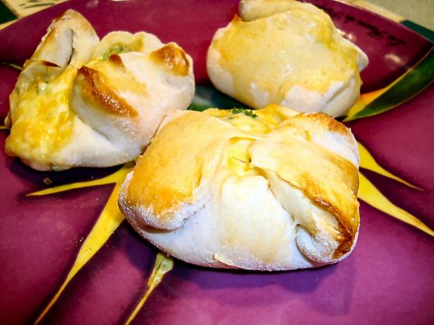 Quick Kalitsounia (Feta Cheese Rolls). Photo by happynana