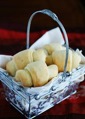 Old Fashioned Buttermilk Dinner Rolls. Photo by Dine & Dish