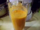 Carrot, Peach and Fresh Thyme Smoothie (Raw Food)