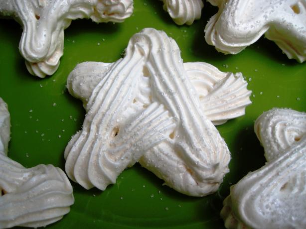 Meringue Snowflakes. Photo by gailanng