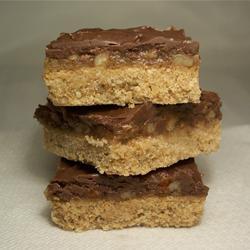 Pecan Turtle Bars. Photo by LILLIANCOOKS