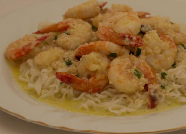 Sara's Garlic Prawns. Photo by Peter J