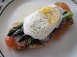 Smoked Salmon With Poached Eggs and Asparagus