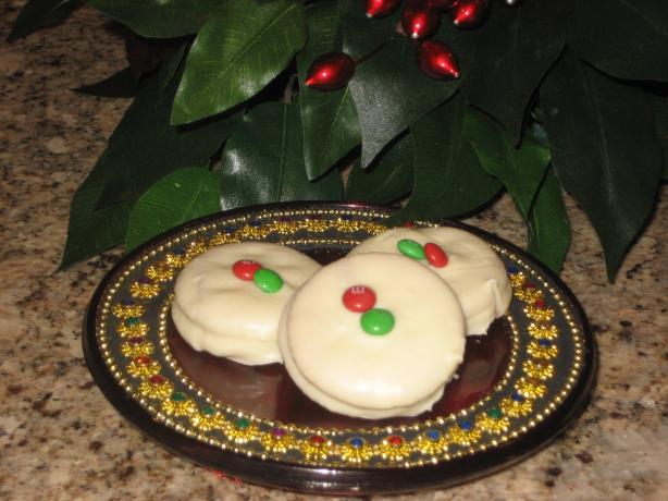 Ritz Cracker Cookies - No Bake - Candy Coated. Photo by BlondieItaliana