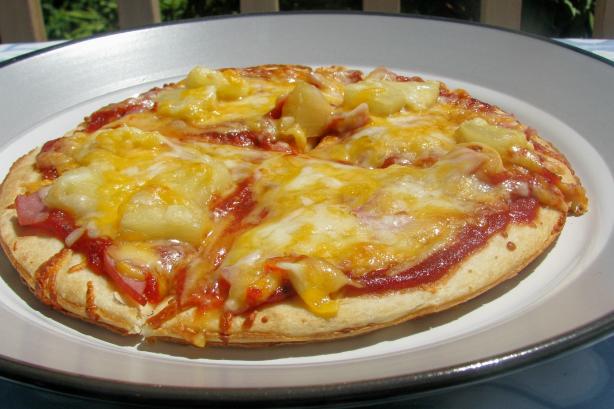 Sara's Hawaiian Pizza. Photo by lazyme