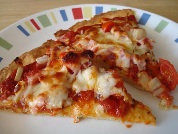 Ham, Cheese, and Tomato Pizza. Photo by Starrynews