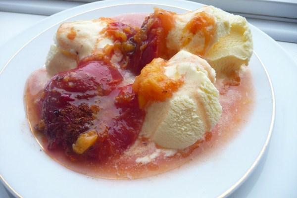 Roasted Plums With Spices. Photo by Tea Jenny