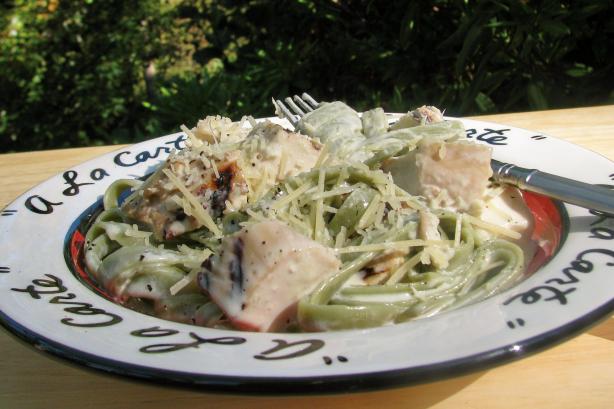 Chicken Fettuccine Alfredo. Photo by lazyme
