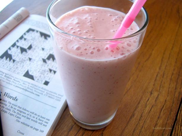 Strawberry Banana Sunrise Smoothie. Photo by loof