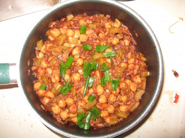 Gingery Chickpeas in Spicy Tomato Sauce. Photo by urbankiwiii
