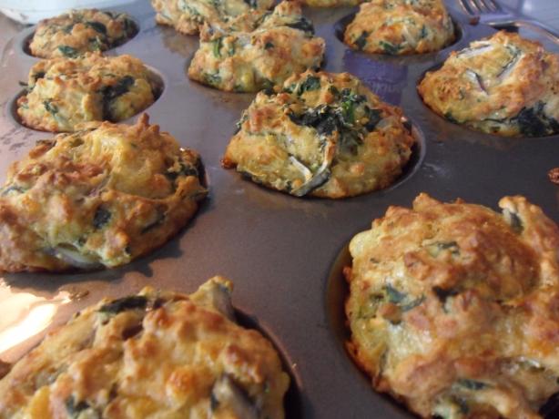 Spinach-Feta-Muffins. Photo by makeitsnappy