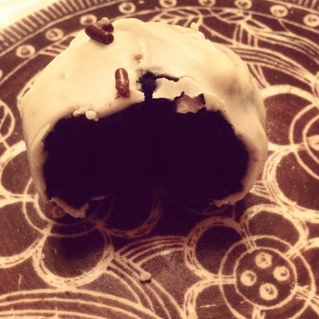 White Chocolate Oreo Cream Cheese Balls. Photo by Nora2909