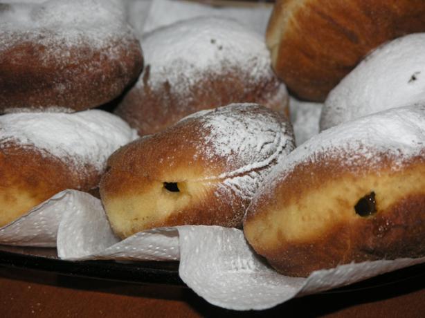 Krafne (Croatian Doughnuts). Photo by nitko