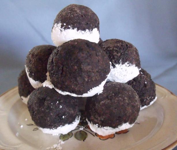 Easy Peasy Oreo Balls. Photo by Darkhunter