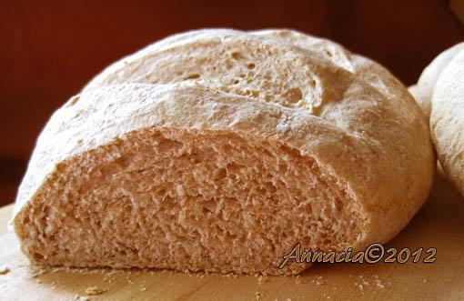 Mankomo's Farmhouse Bread. Photo by Annacia