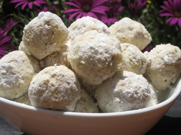 Tropical Hawaiian Snowballs (Hawaiian-Style Russian Tea Cookies). Photo by Pneuma