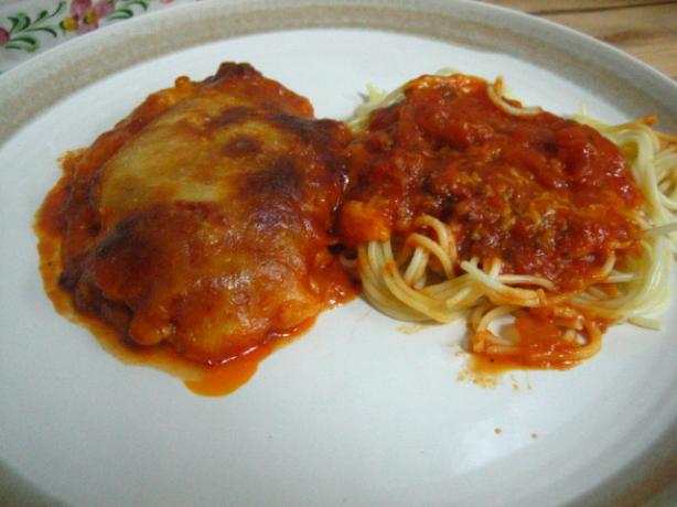 Chicken Parmesan With Spaghetti. Photo by Adria82