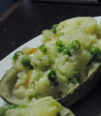 Veggie Stuffed Twice Baked Potato Boats. Photo by Katanashrp