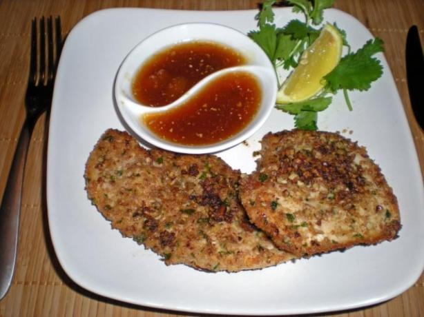 Chicken Filets With Pecan or Walnut Crust. Photo by gemini08