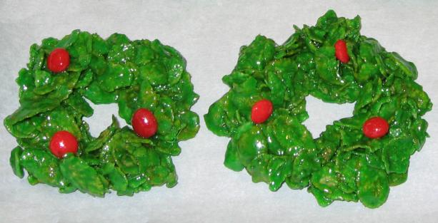 Christmas Holly Wreath Clusters. Photo by LexiGirl 2