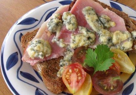 Grilled Ham and Blue Cheese Sandwich - Croque Monsieur. Photo by Kiwi Kathy