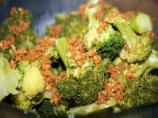 Steamed Broccoli With Garlic and Bread Crumbs