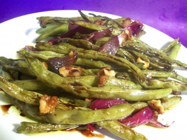 Roasted Green Beans With Onions and Walnuts. Photo by Sharon123