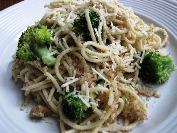 Broccoli and Garlic Breadcrumb Spaghetti. Photo by loof