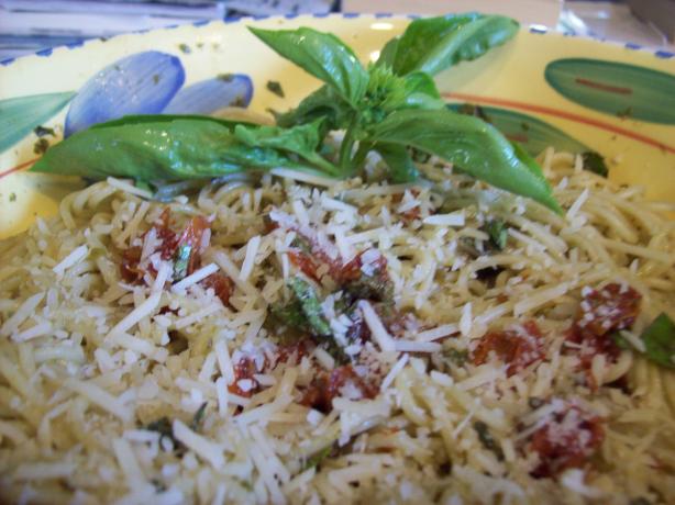 Spaghetti With Macadamia Pesto and Semi-Dried Tomatoes. Photo by Chef TraceyMae
