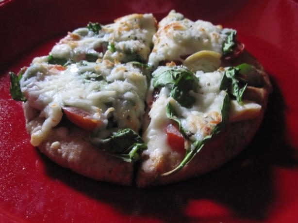 Super Healthy Veggie Pita Pizza. Photo by Katanashrp