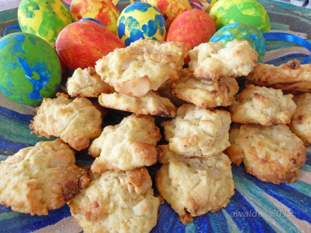 White Chocolate Macadamia Cookies. Photo by awalde