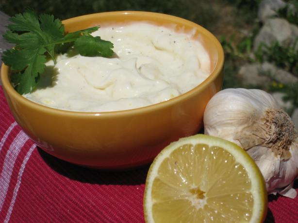 Alioli De Limon (Garlic Mayonnaise With Lemon). Photo by Charmie777