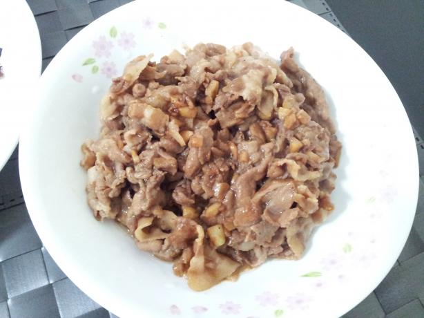 Singapore Pork and Onion Stir-Fry (Chinese). Photo by XinHuiApple
