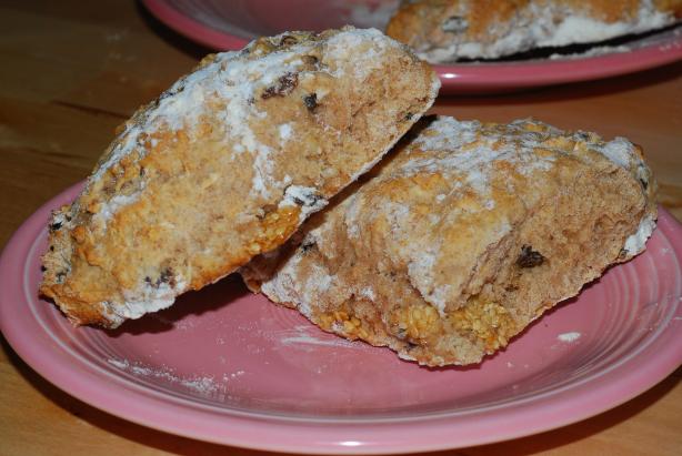 Raisin-Cinnamon-Scones With Sesame-Caramel-Chunks. Photo by Katzen