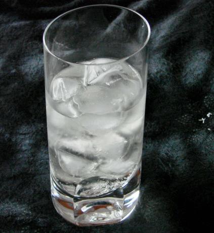 Portuguese Portonic (White Port + Tonic). Photo by Boomette