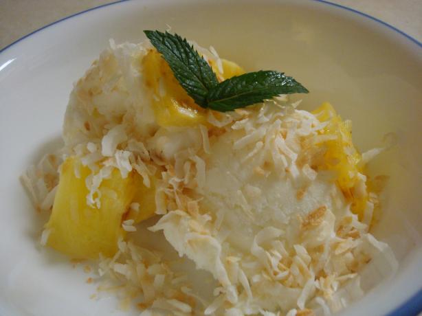 Caramelized Pineapple Sundaes With Coconut. Photo by Starrynews