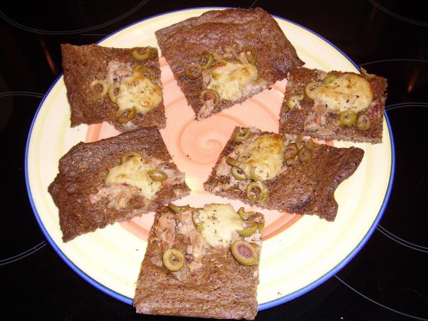Flax Pizza Crust. Photo by Mia in Germany