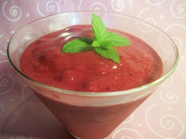 Tropical Berry Smoothies. Photo by Sharon123