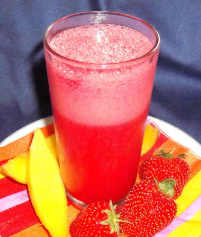 South American Jugo - Fresh Fruit Drink. Photo by Um Safia
