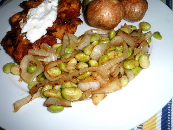 Garlicky Edamame (Ww 2 Points). Photo by Bergy