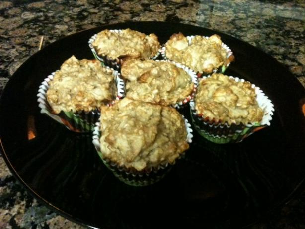 Apple Oatmeal 3 Point Weight Watchers Muffins. Photo by sydneynichole3