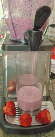 Super Healthy Strawberry & Blueberry Smoothie. Photo by Derf