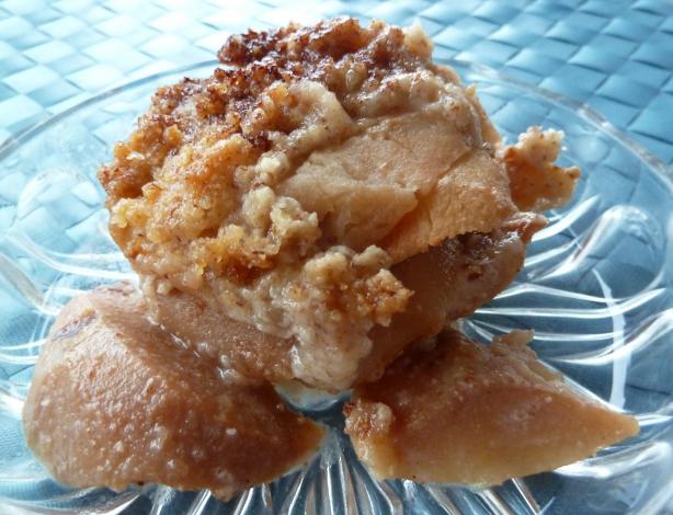 Apple and Pear Crumble. Photo by awalde