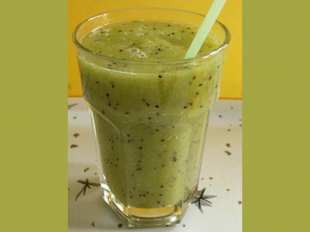 Kiwi and Pineapple Smoothie. Photo by Lalaloula