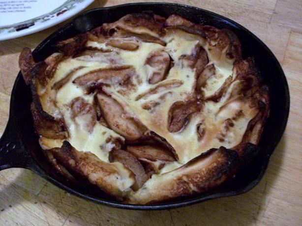 Johnny Jalapeno's Cast-Iron Apple Pancake. Photo by 2Bleu