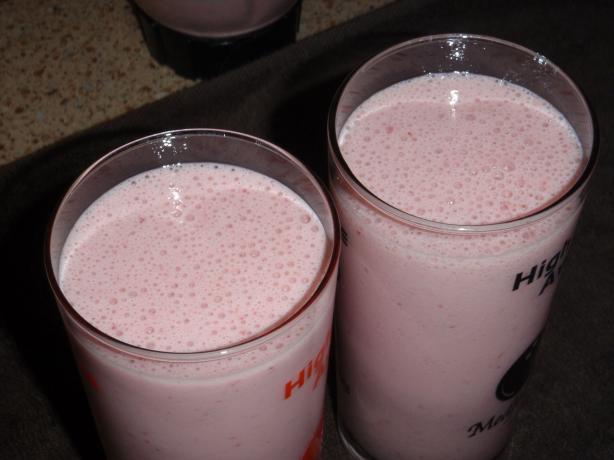 Strawberry Iced Tea Smoothie. Photo by Acadia*
